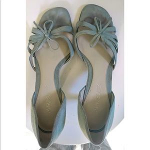 Aerosoles light blue suede kitten heel